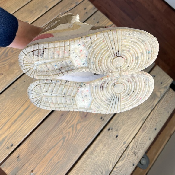 Jordan 1 Mid SE - Pastel Vivid Green Grind (GS) - Picture 4 of 13